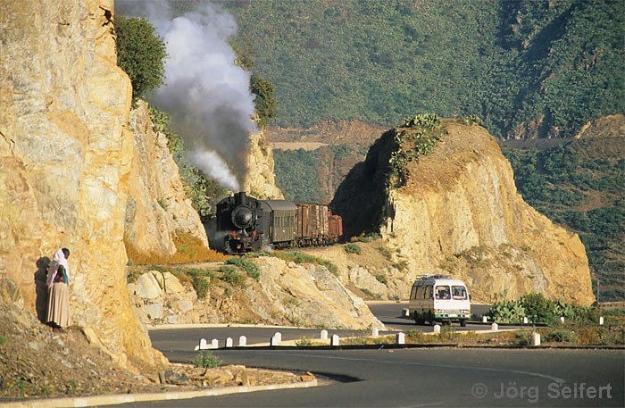 Straße und Bahn nach Asmara