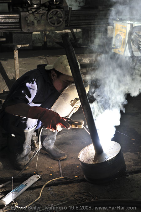 welding the piston of no. 11, Kanigoro 2008